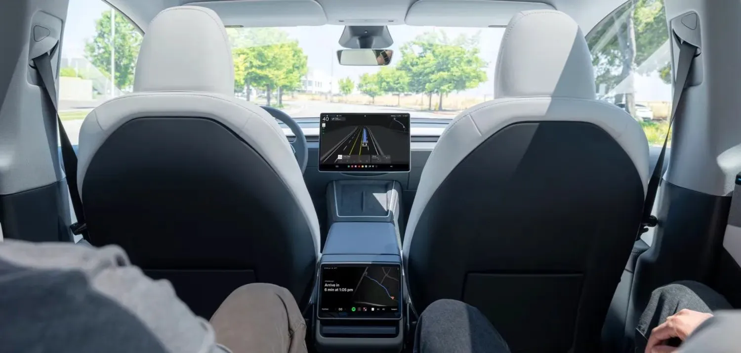 Tesla-ს თვითმართვადი სისტემების ყოფილი მენეჯერი: „რობოტაქსების“ ტესტირება საშიშ პირობებში მიმდინარეობს